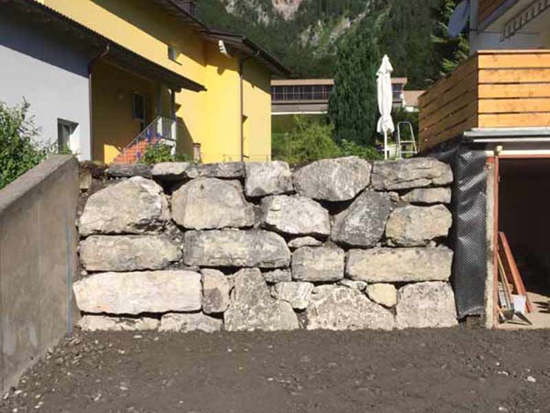 Steinmauer und Hangsicherung in Bludenz